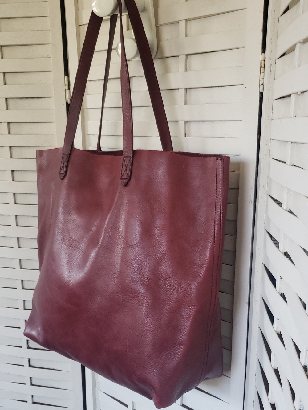 Madewell Transport Classic Women's Leather Tote Bag in Burgundy - Picture 2 of 8